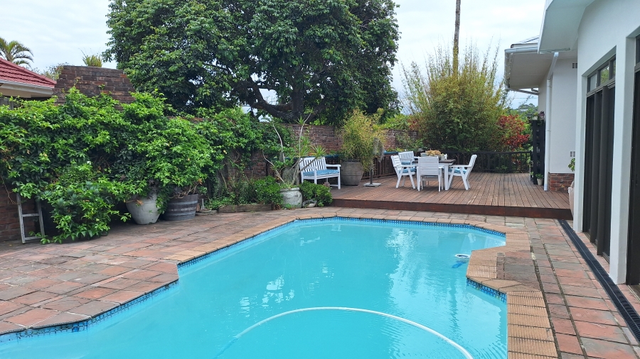 6 Bedroom Property for Sale in Gonubie Eastern Cape